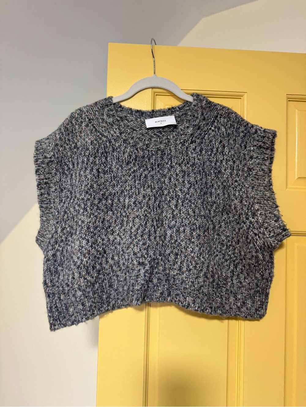 Beatrice B Marled Gray Blue flecked Cropped Knit Vest Sweater Medium boxy